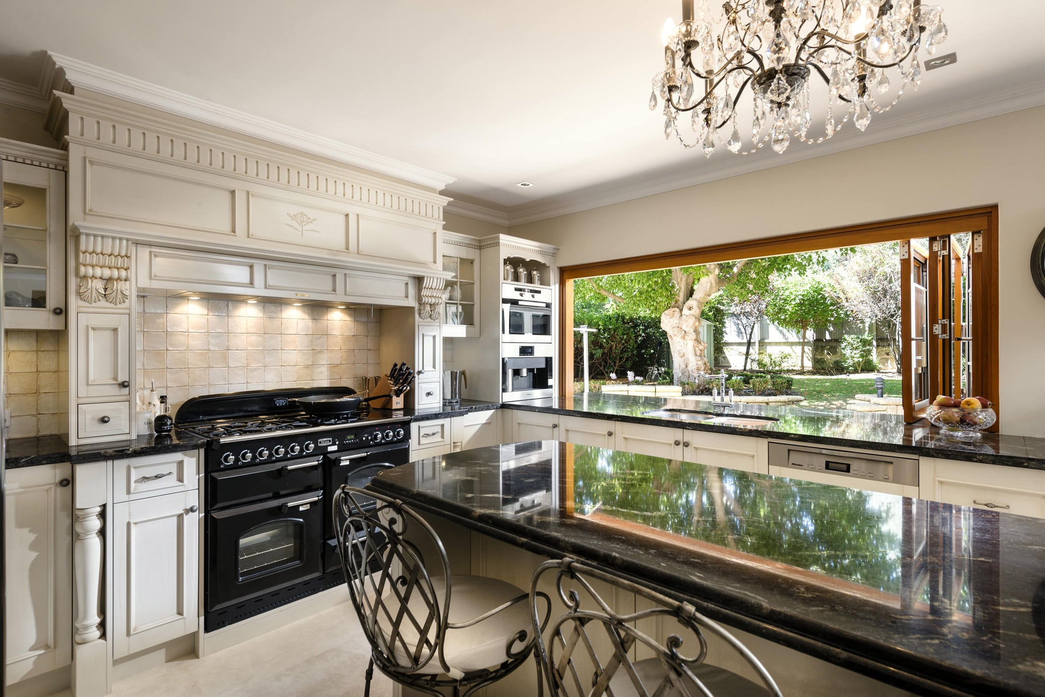 traditional country kitchen style